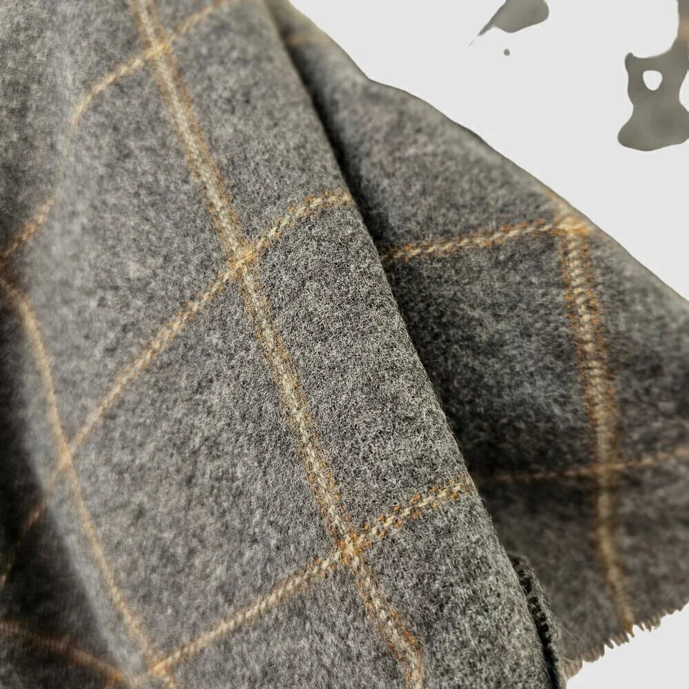Geoffrey Beene VTG Cashme Oblong Scarf Unisex OS 100% Acrylic Gray Plaid Fringed